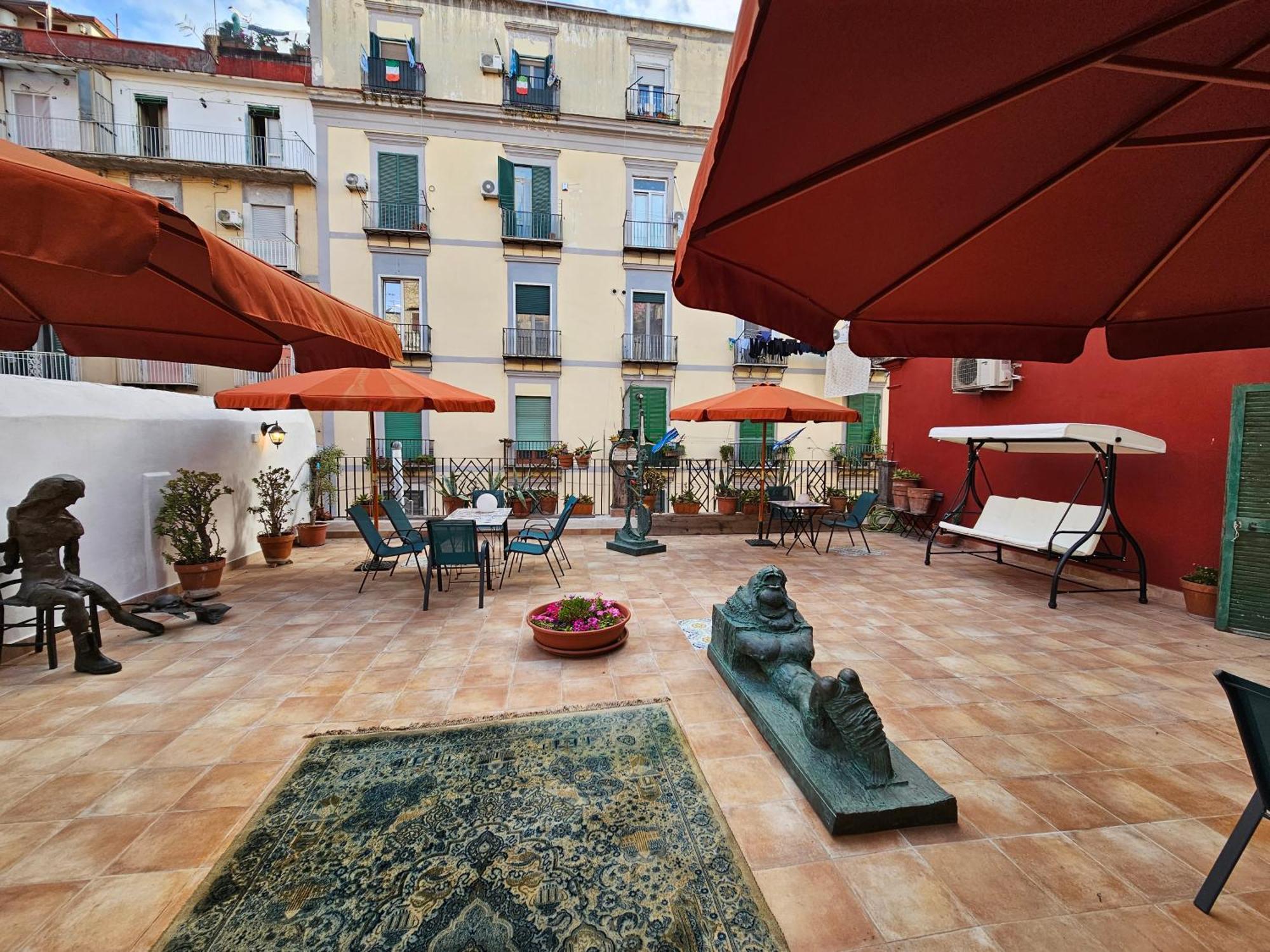 The Spanish Palace Rooms, Suites Apartments & Terraces Napoli Esterno foto