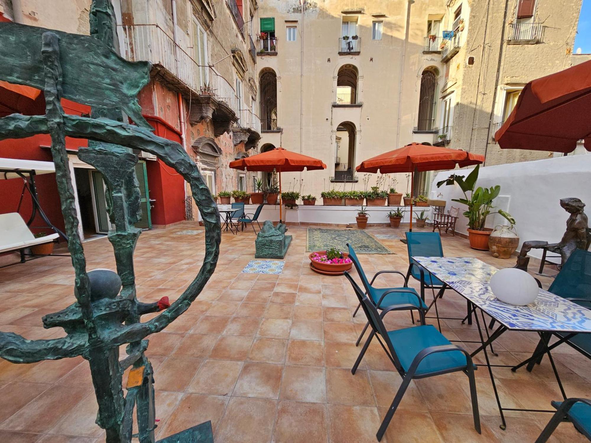 The Spanish Palace Rooms, Suites Apartments & Terraces Napoli Esterno foto